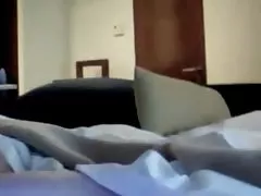 A garota se diverte pulando em videos porno gratis nacional um pau em pé de cima