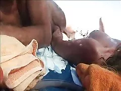 O padrasto está fodendo a enteada novinha com força videos pornos brasileiro gratis em um beijo depois de fumar