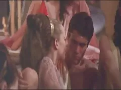 O homem mandou a loira chupar o videos porno gratis brasileiros pau dele e beijou a bunda dela.