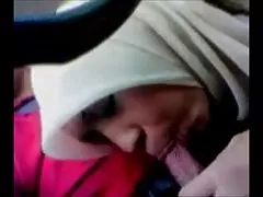 Ele colocou um burro no pau de uma jovem loira vídeo pornô grátis brasileiro que ele estava segurando em seus braços.
