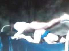 Mulher morena fudendo no cuzinho com as pernas puxadas para trás da cabeça filme porno gratis nacional