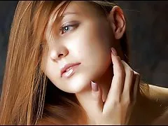 Um filme pornô brasileiro gratuito modelo pornô engole esperma de agentes depois de uma foda em grupo na Bunda.